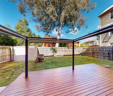 Stylish ground-floor apartment with expansive courtyard - Photo 6