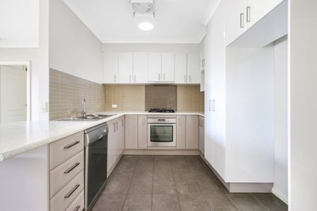 Three Bedroom Townhouse - Photo 3