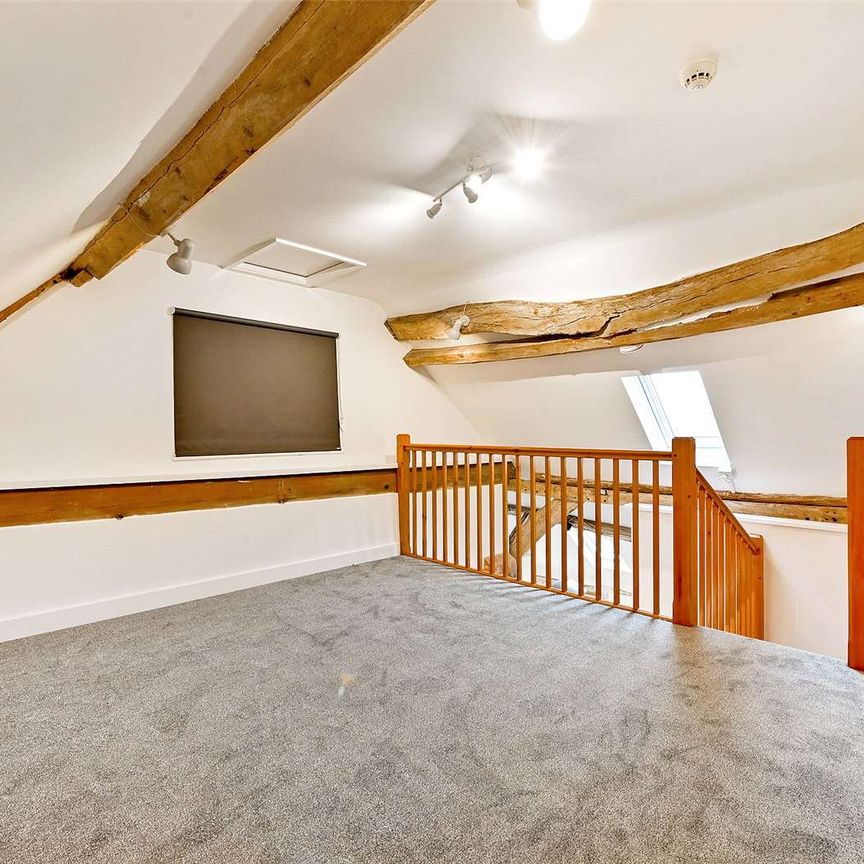 Charming one bedroom property within a barn conversion. - Photo 1