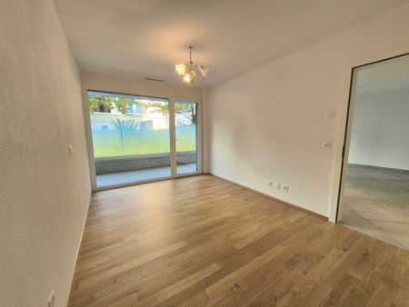 2PCES RECENT IN THE CITY CENTER - Photo 4