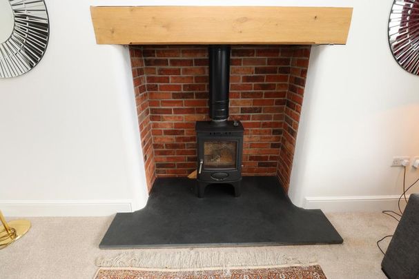 5 bedroom detached house to rent - Photo 1