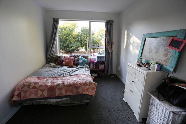 FOUR BEDROOM STUDENT ACCOMMODATION! - Photo 1