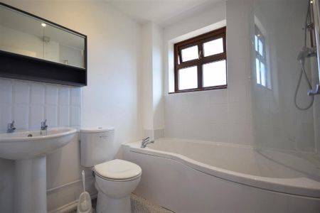 3 bedroom terraced house to rent - Photo 2