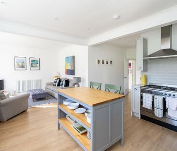 4 bedroom detached bungalow to rent - Photo 2