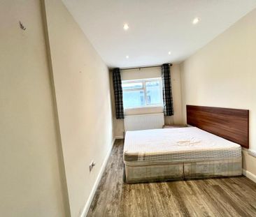 6 bedroom semi-detached house to rent - Photo 5