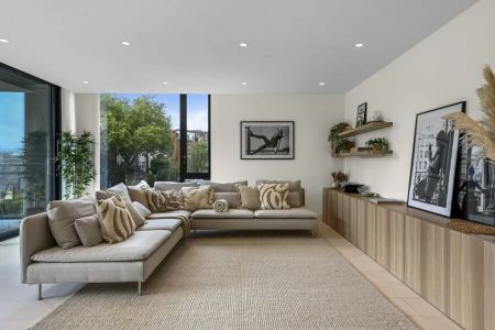 3 Bedroom Flat To Let - Photo 4