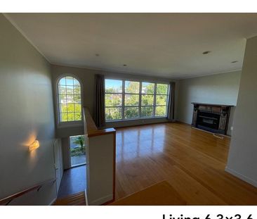 Charming 3-Bedroom Home Murrays Bay - Photo 3