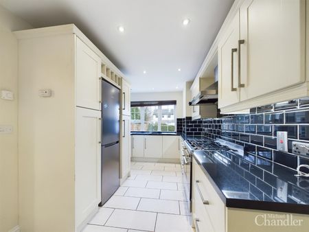 4 Plantation Court, Lisburn, BT27 5ET - Photo 5