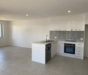 Charming & Modern Duplex in Kallangur - Photo 3