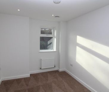 2 bedroom ground floor flat to rent - Photo 2