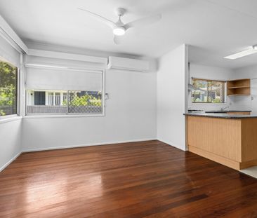 27 Ashton Street, Wynnum, Qld 4178 - Photo 2
