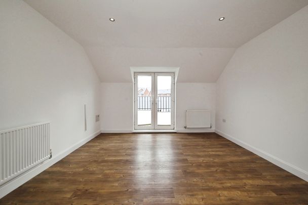 Bright and airy 2 bedroom flat to let in Wokingham - Photo 1