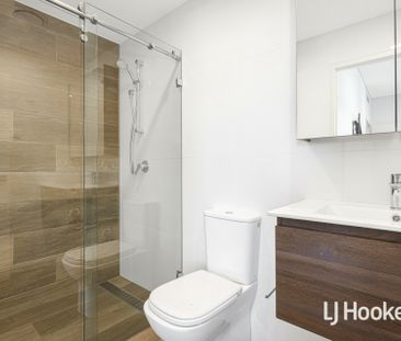Beautiful 2 Bedroom Apartment - Available Now! - Photo 6