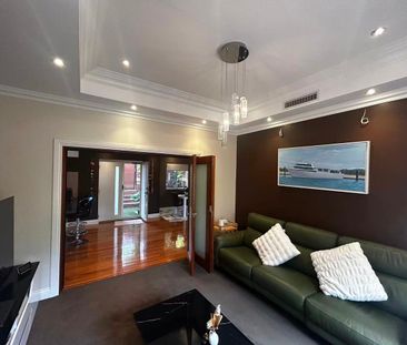 Stylish Family Living in a Prime East Victoria Park Location - 62C ... - Photo 1