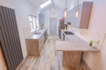 5 bedroom terraced house to rent - Photo 5