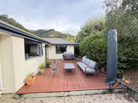 Modern four bedroom home in Atawhai - Photo 3