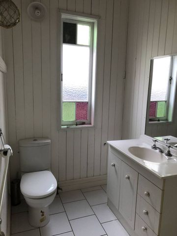 Large residence, close to all amenities - Photo 3