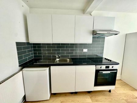 Studio to rent - Photo 2