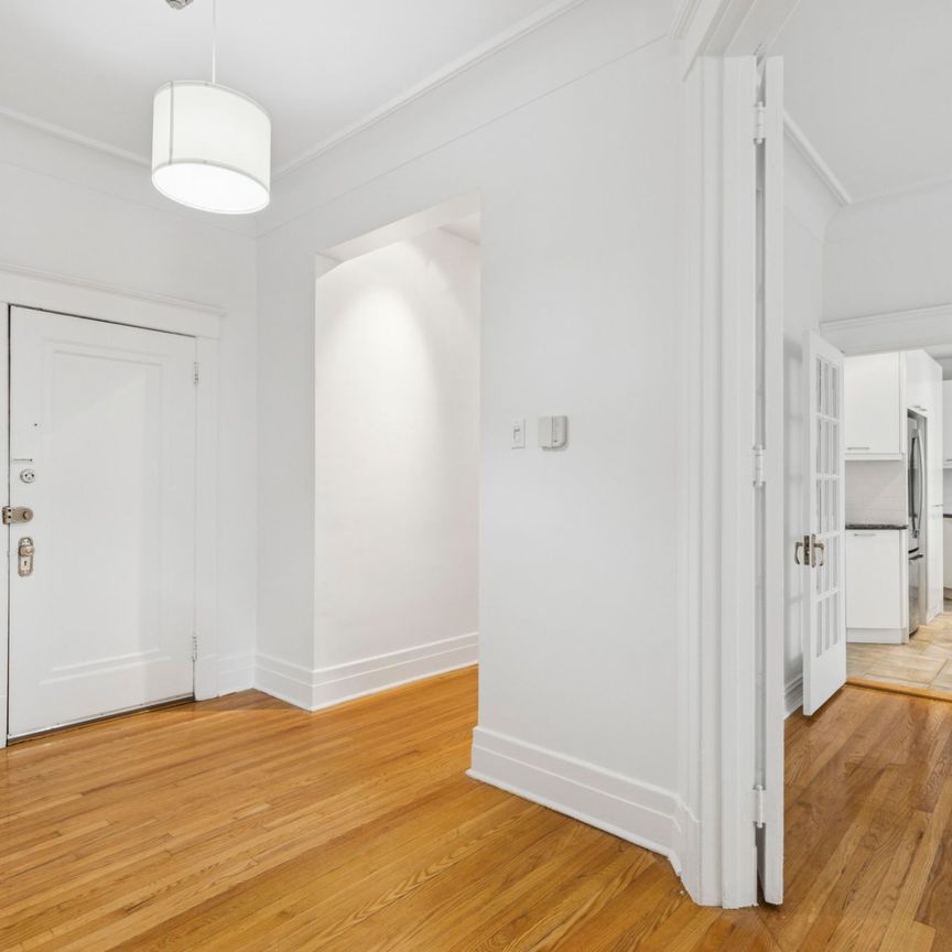 2090 Rue Sherbrooke O., Montréal (Ville-Marie), QC H3H - Photo 1