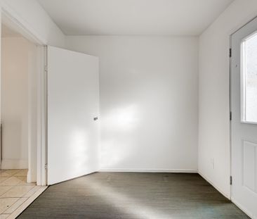 For Lease - 1239 College Street Unit# 2nd Flr, Toronto, Ontario - Photo 1