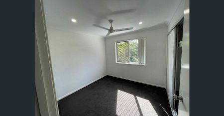 One Room in Boarding Townhouse Available - Photo 2