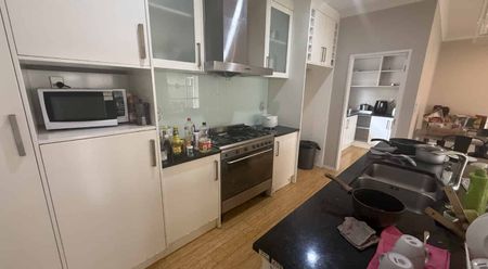 Lovely Family Home Flat Bush - Photo 4