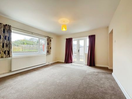 3 bedroom Detached Bungalow to let - Photo 3