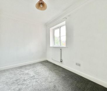 4 bedroom detached house to rent - Photo 2