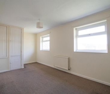 2 bedroom end of terrace house to rent - Photo 1
