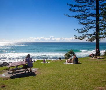 BURLEIGH WATERS FAMILY HOME - Photo 3