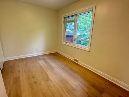 For Lease - 425 Maple Grove Drive, Oakville, Ontario - Photo 5