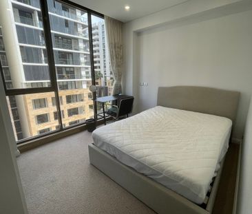 [Fully furnished] Stunning Three Bedroom Apt with 2 Car Space for L... - Photo 4