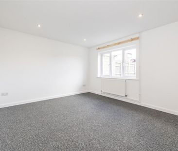 2 bed Bungalow To Let - Photo 2