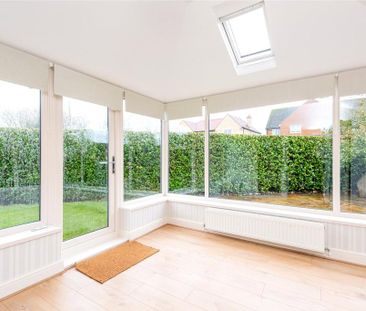 4 bedroom end of terrace house to rent - Photo 1