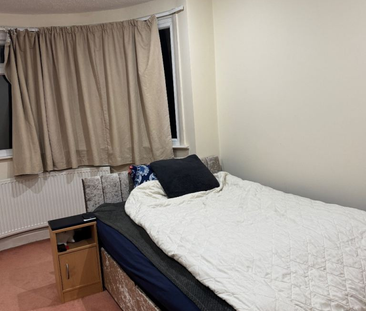 1 bedroom in a house share to rent - Photo 5
