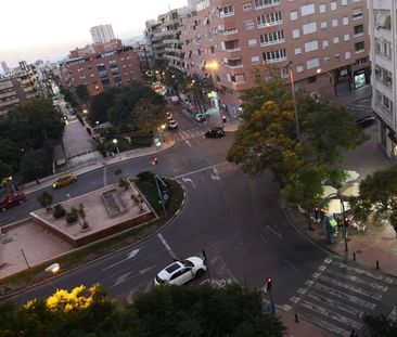 SE ALQUILA PISO /SOLO FUNCIONARIOS CON SOLVENCIA ECONOMICA/ NO MASC... - Photo 1
