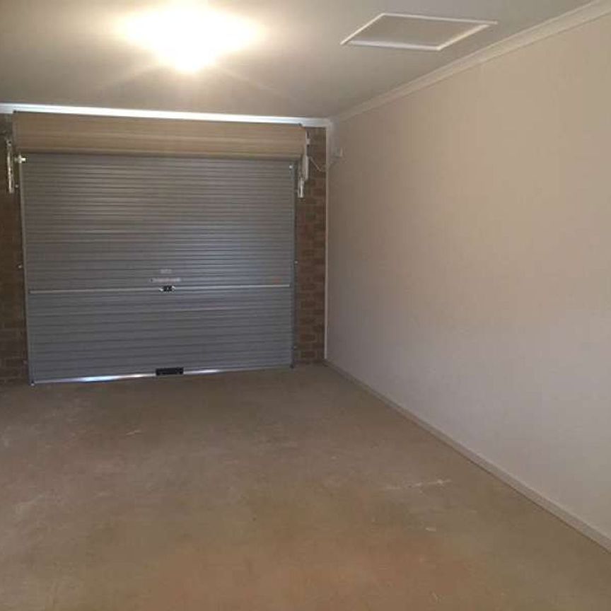 Modern 3 Bedroom Property in Munno Para West - Photo 1