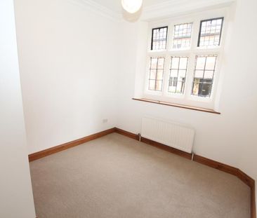Oldfield Wood, Woking, Surrey, GU22 - Photo 3