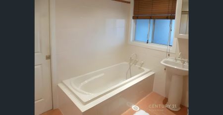 5 Bedroom home with Inground Pool - Photo 3