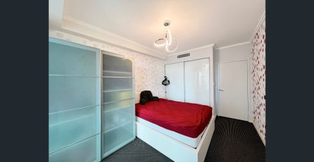 Fully furnished stunning one bedroom apartment with the city view! - Photo 5