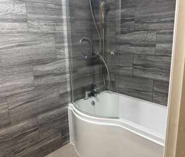 3 bedroom private hall to rent - Photo 3