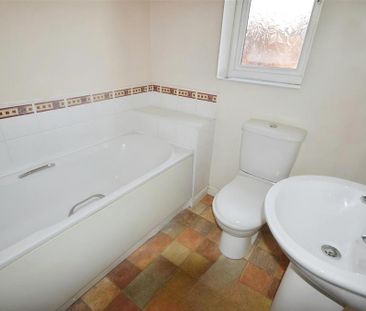 2 bedroom semi-detached house to rent - Photo 6
