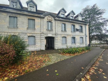 Location Appartement 6 pièces 93m² BAUME LES DAMES 25110 - Photo 5