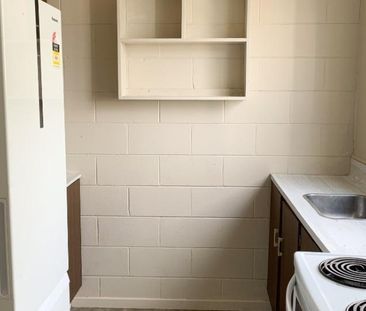 Immaculately presented 2 bedroom unit! - Photo 3