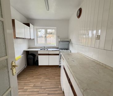 Melvyn Close - Photo 6