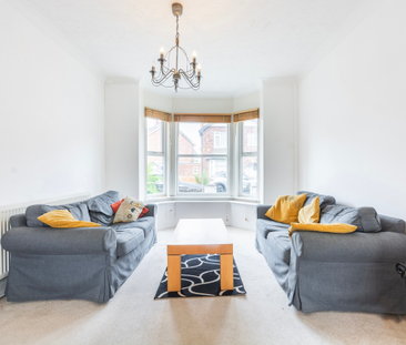 Stunning three double bedroom furnished Victorian property set in a... - Photo 5