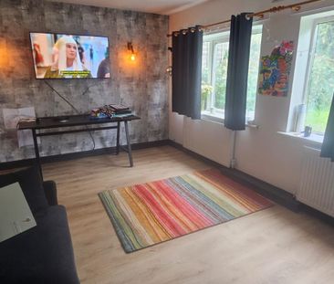 4 Bed - 8 Trenic Crescent, Headingley, Leeds - LS6 3DL - Student - Photo 1