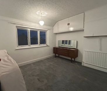 Edith Avenue - Photo 2