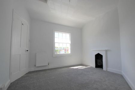 2 bedroom semi-detached house to rent - Photo 2
