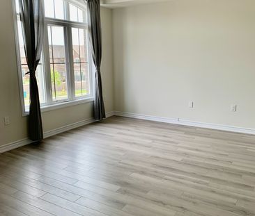 For Lease - 594 Murrell Boulevard, East Gwillimbury, Ontario - Photo 1